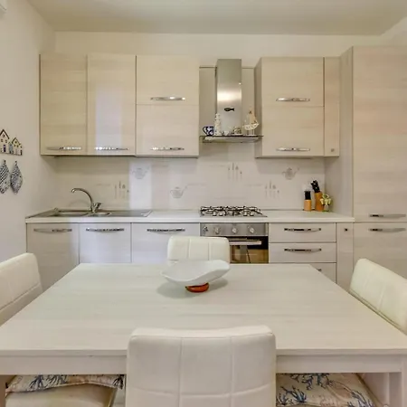 1 Bedroom Lovely In Апартаменты *