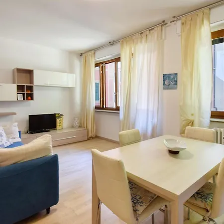 1 Bedroom Lovely In Apartment